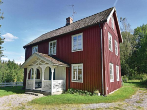 Three-Bedroom Holiday home with a Fireplace in Dals Långed in Ödskölt